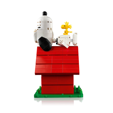 Peanuts: Snoopy's Doghouse (#3)