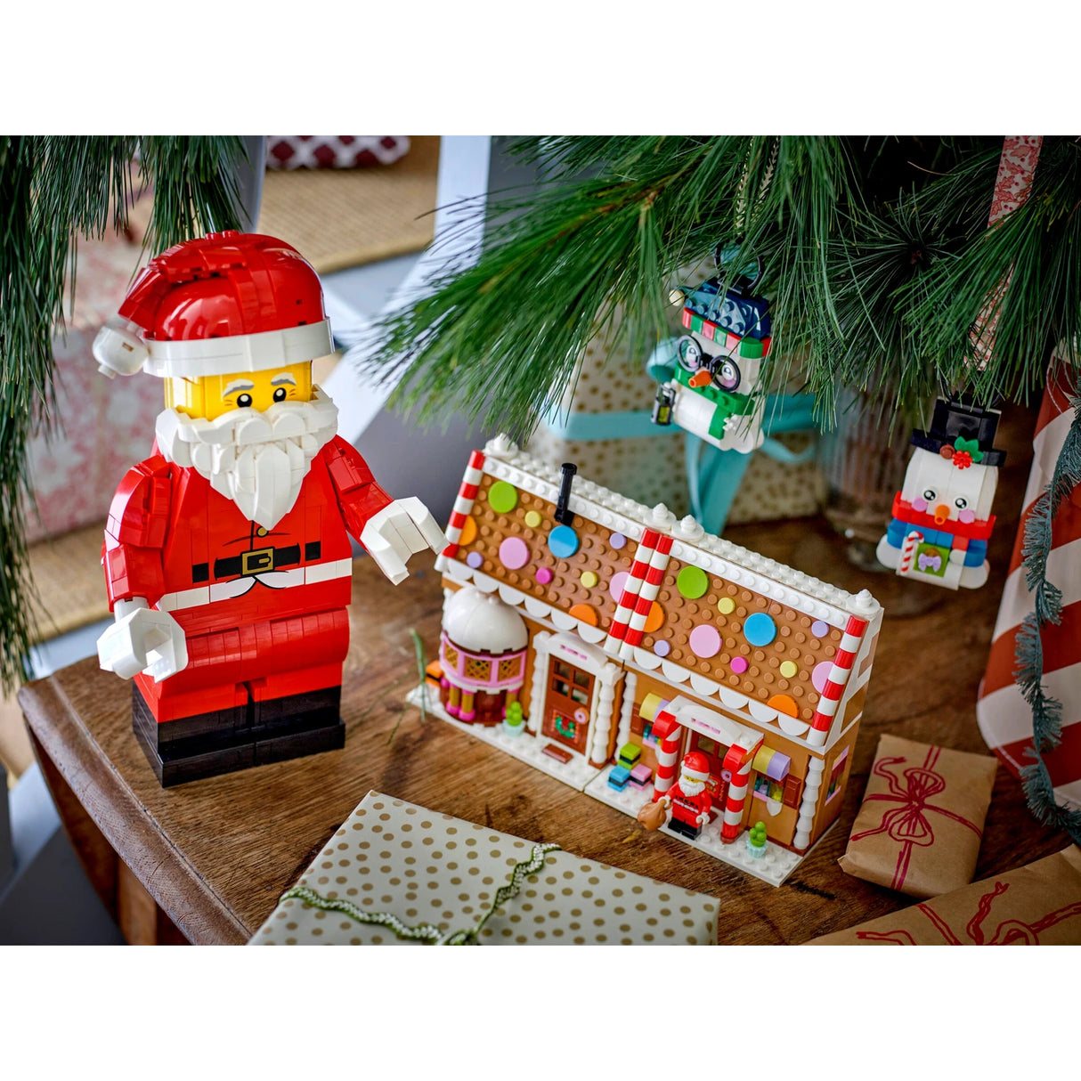 Up-Scaled Santa Minifigure (5 x Prizes)
