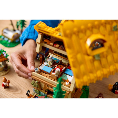 LEGO Snow White and the Seven Dwarfs' Cottage 9