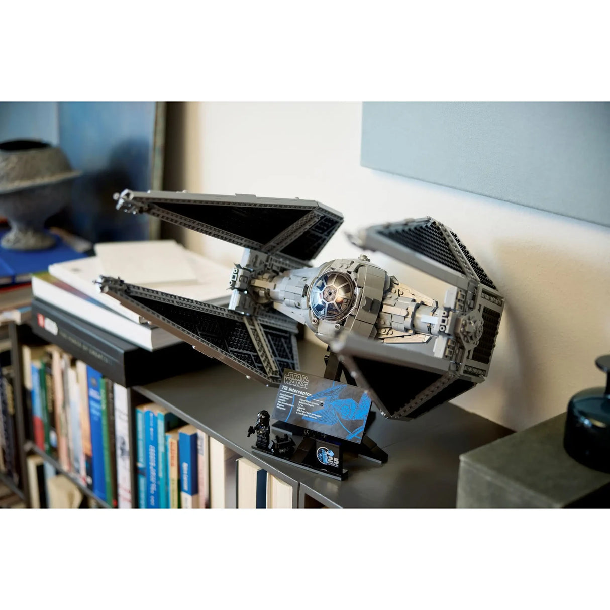 Star Wars TIE Interceptor™ Exclusive Bundle